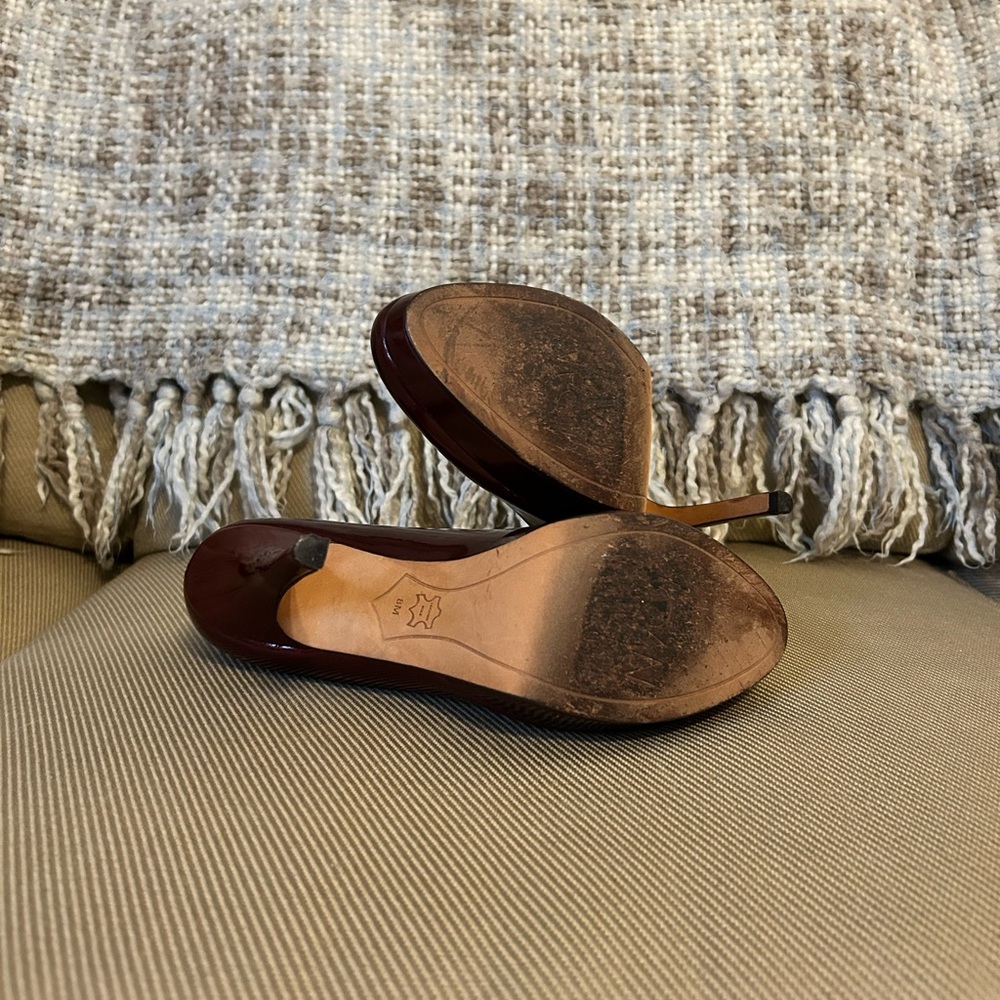 Joan & David Deep Red Heels - Picture 4 of 5